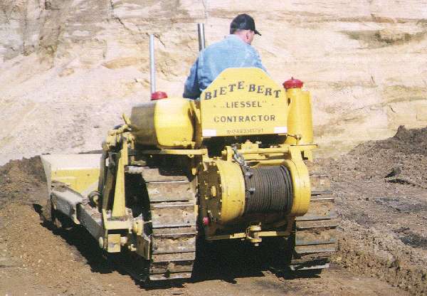 Caterpillar21.jpg, 43404 bytes, 09.12.00