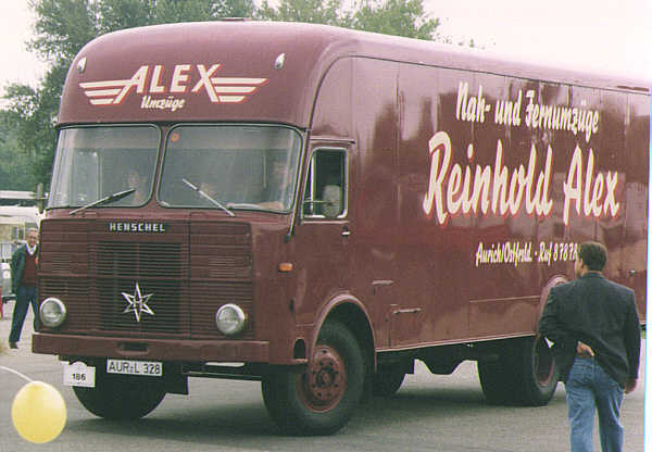 Henschel_Umzug_1.jpg, 37362 bytes, 07.06.01