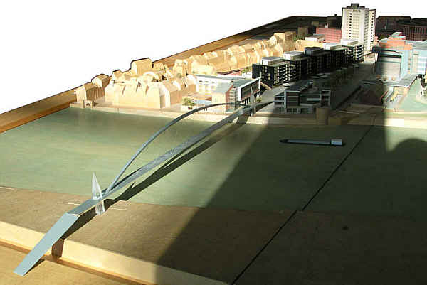 2004_15.jpg, 25 kB